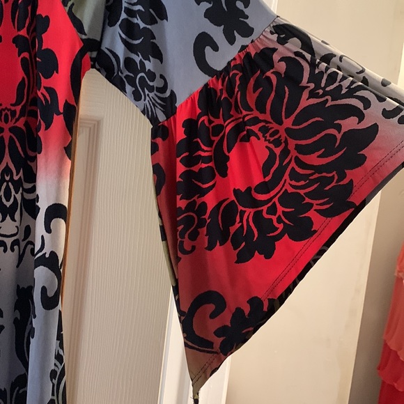 Chico stretch multi color tunic with beautiful bell sleeves. - Picture 3 of 5